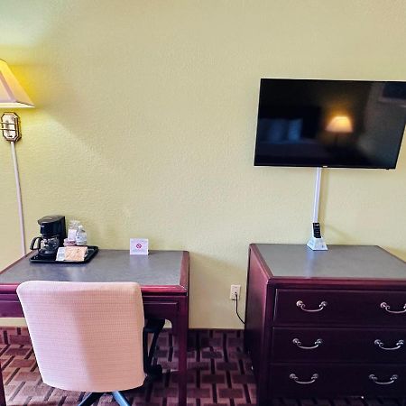 American Inn Princeton Екстериор снимка