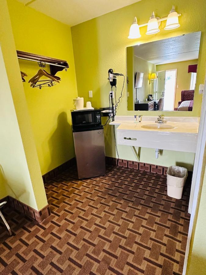 American Inn Princeton Екстериор снимка