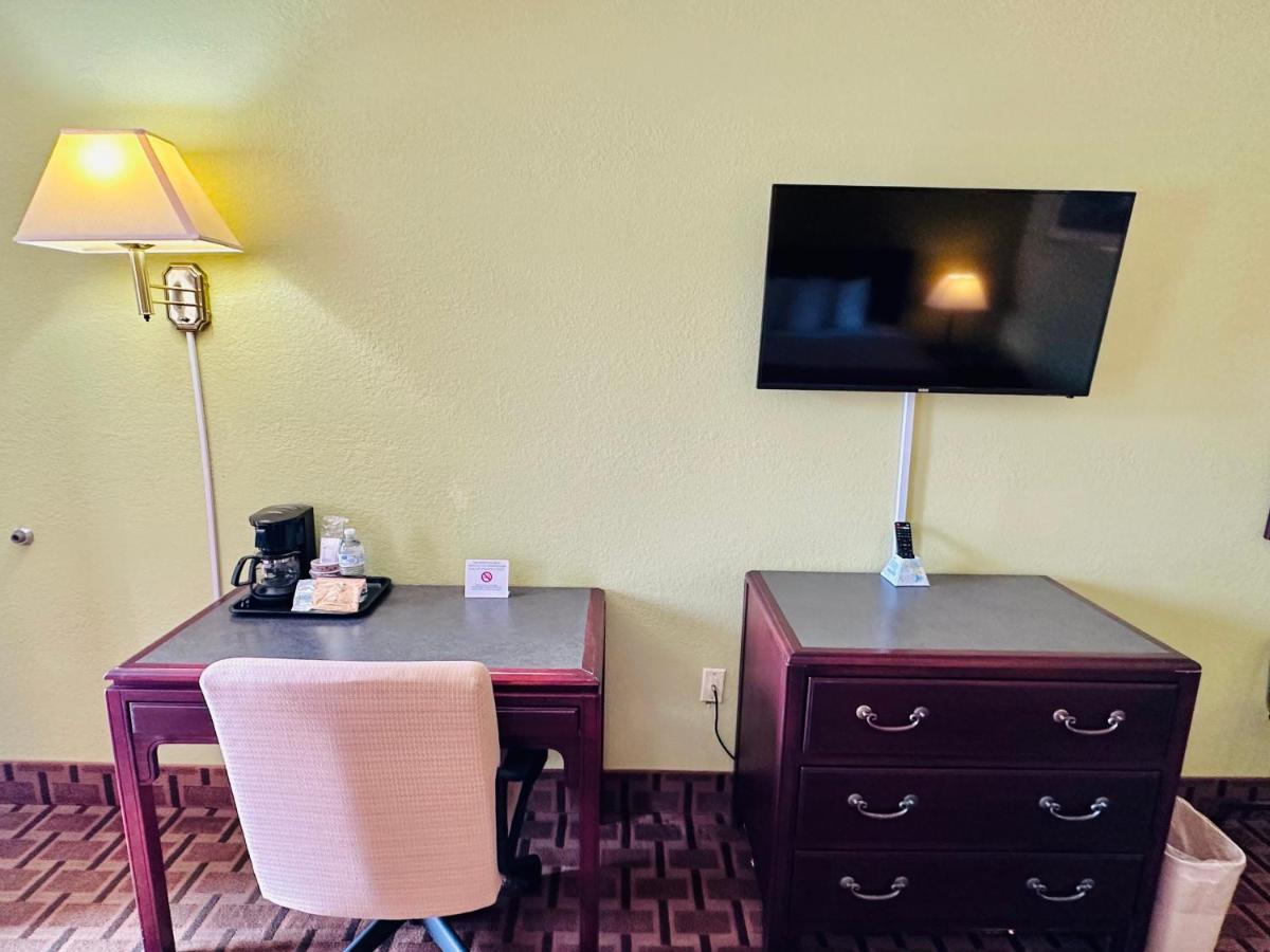 American Inn Princeton Екстериор снимка
